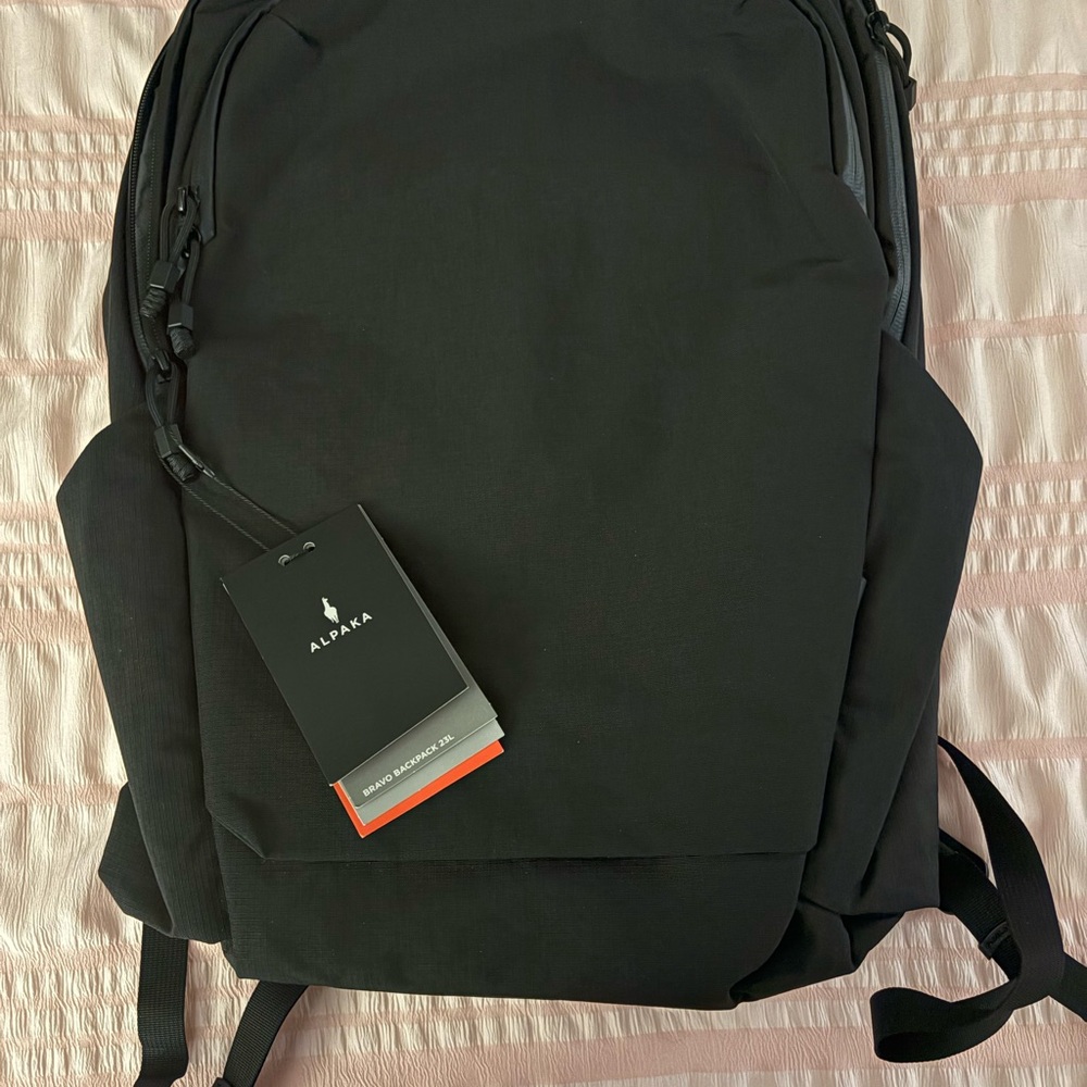 Alpaka Bravo 23 liter backpack. NWT